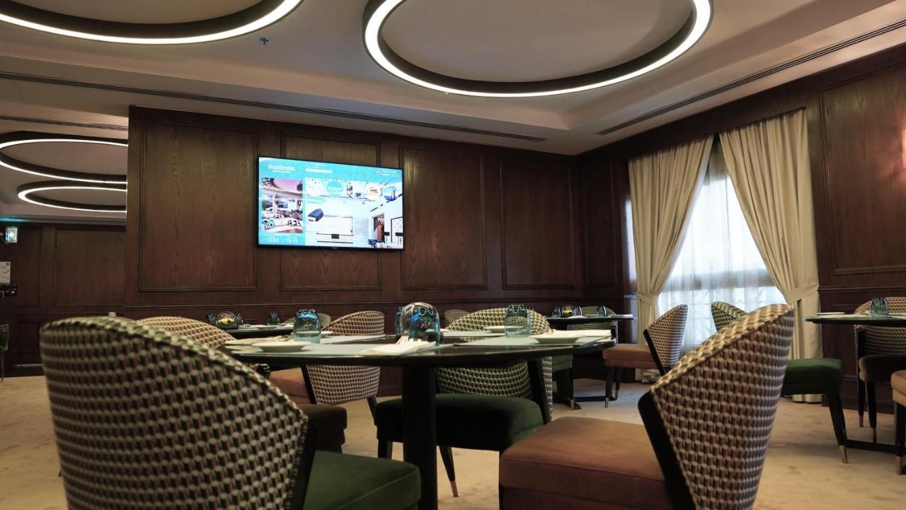 Deluxe Premium Level Lounge Access