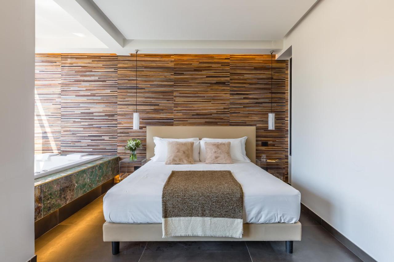 Deluxe Double Room Bath