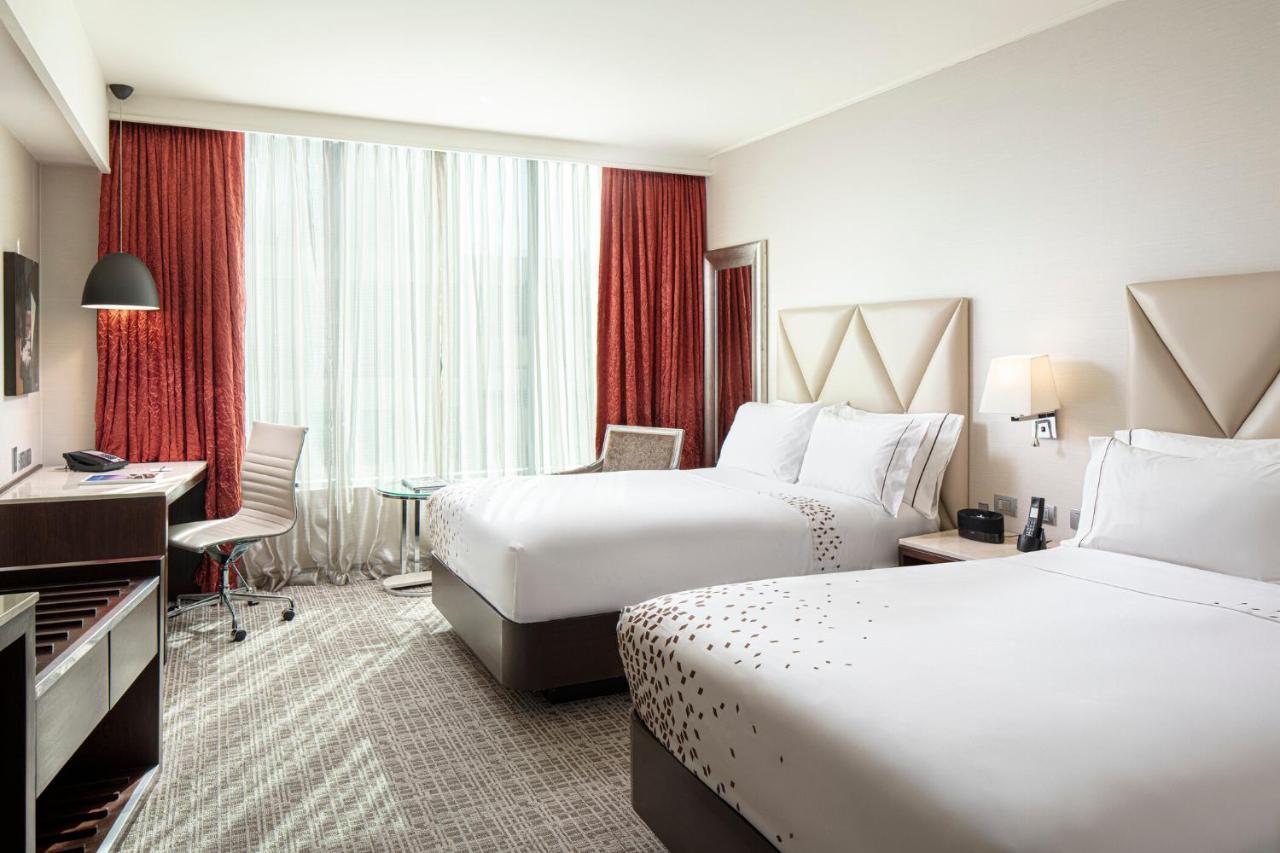 Concierge level Smaller Guest room 2 Twin or Single Beds