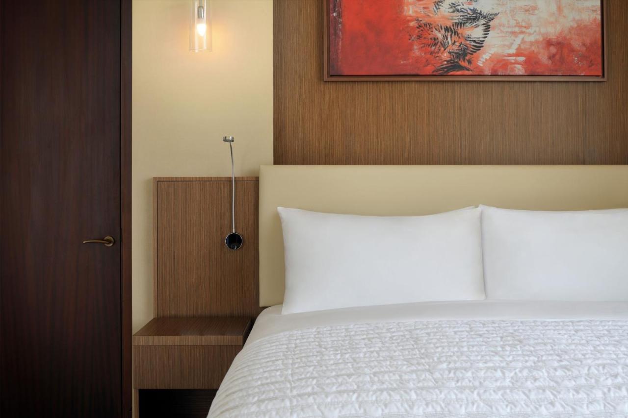 Junior Suite 1 King Sea View