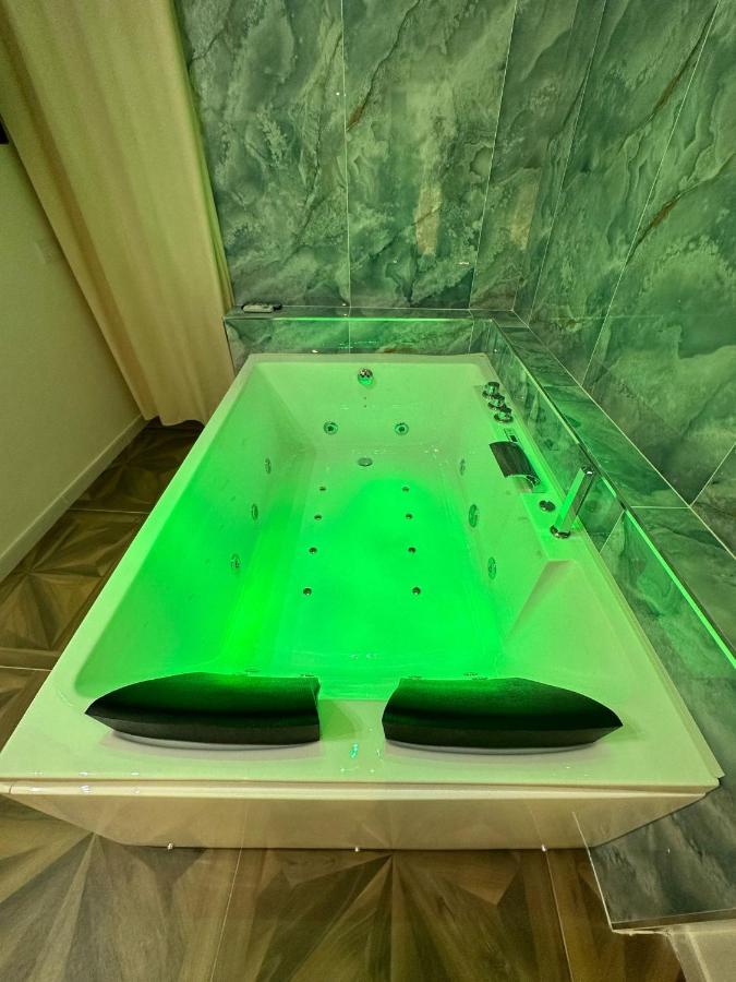 Triple Room Bath
