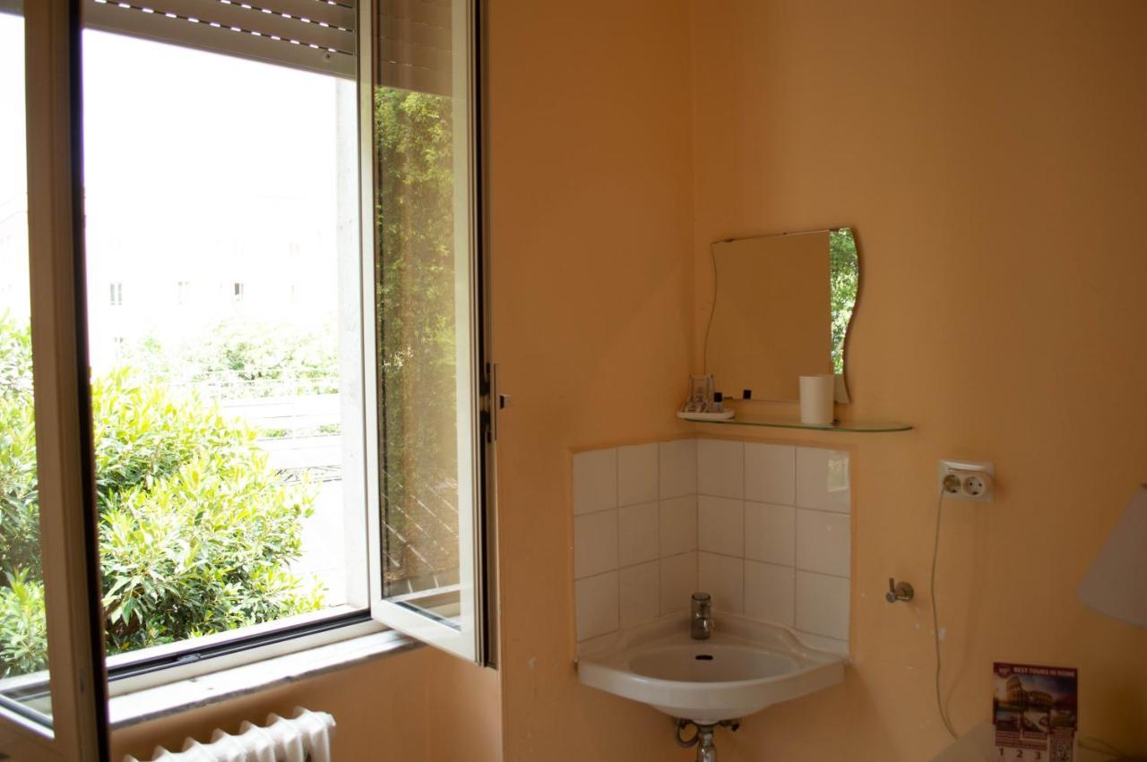 Economy Single Room