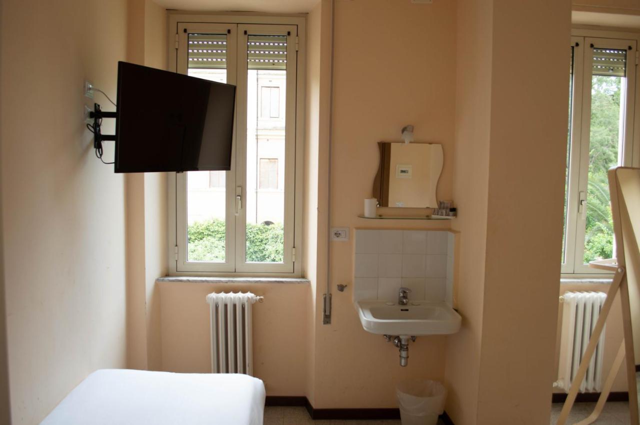 Triple Room Private External Bathroom
