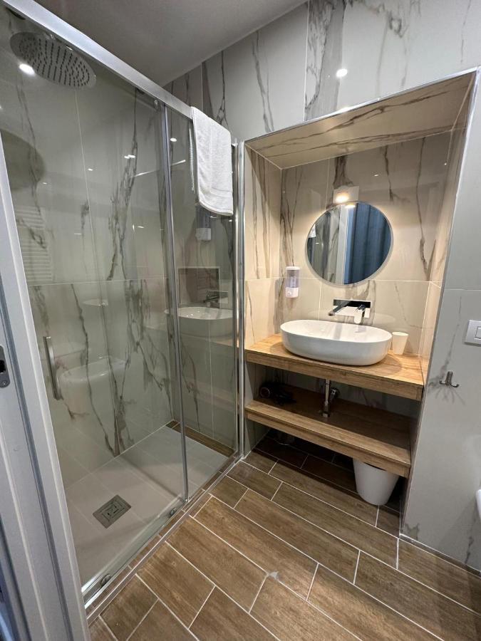 Quadruple Room Bath