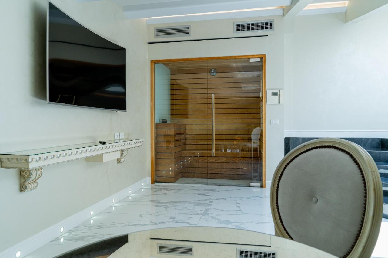Deluxe Suite Spa Bath Sauna Spa Access