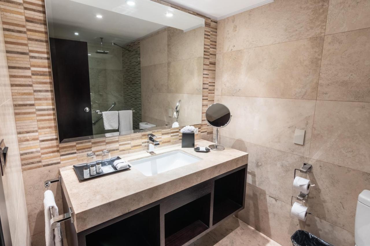 Superior King Room High Floor or Club Access