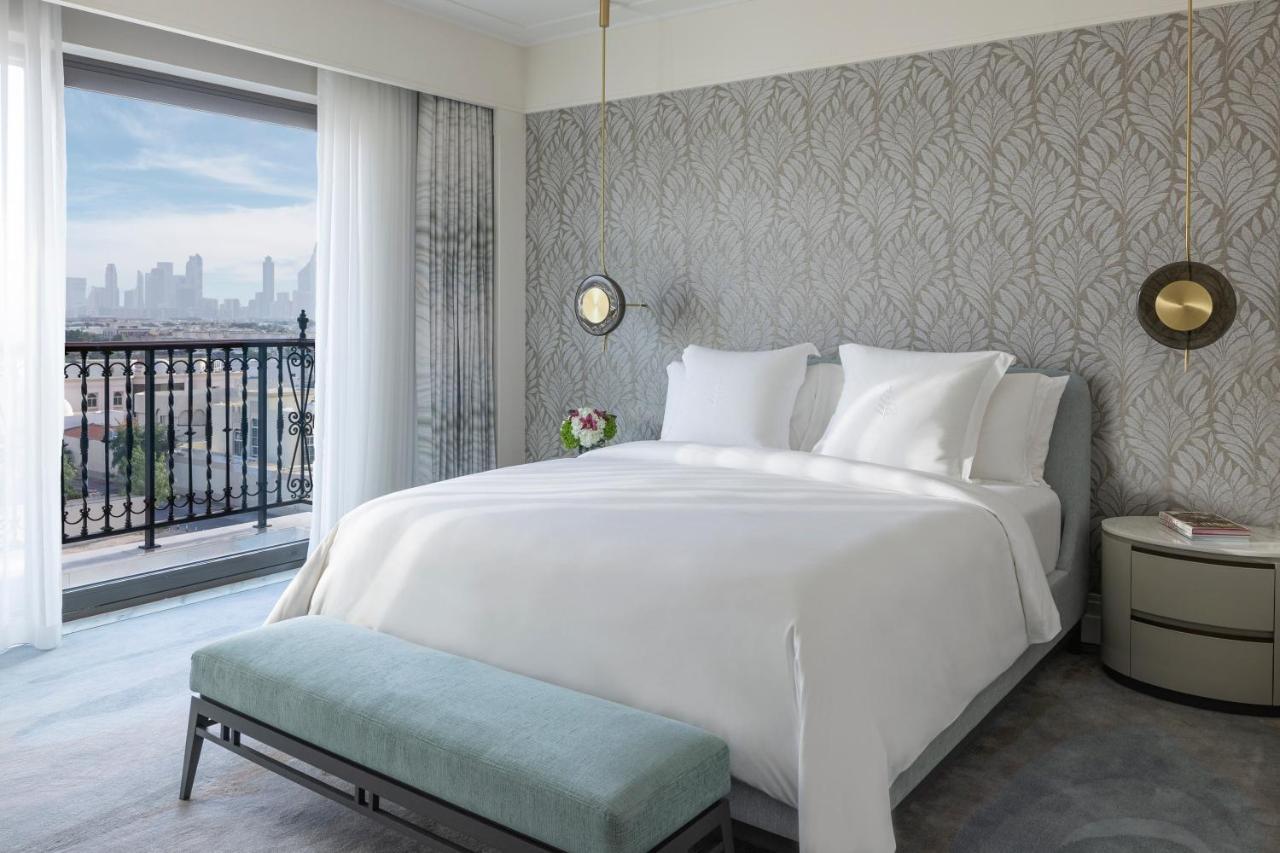 Sea View Suite king bed