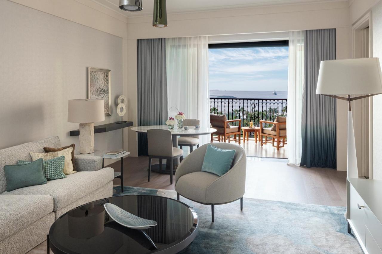 Sea View Suite king bed