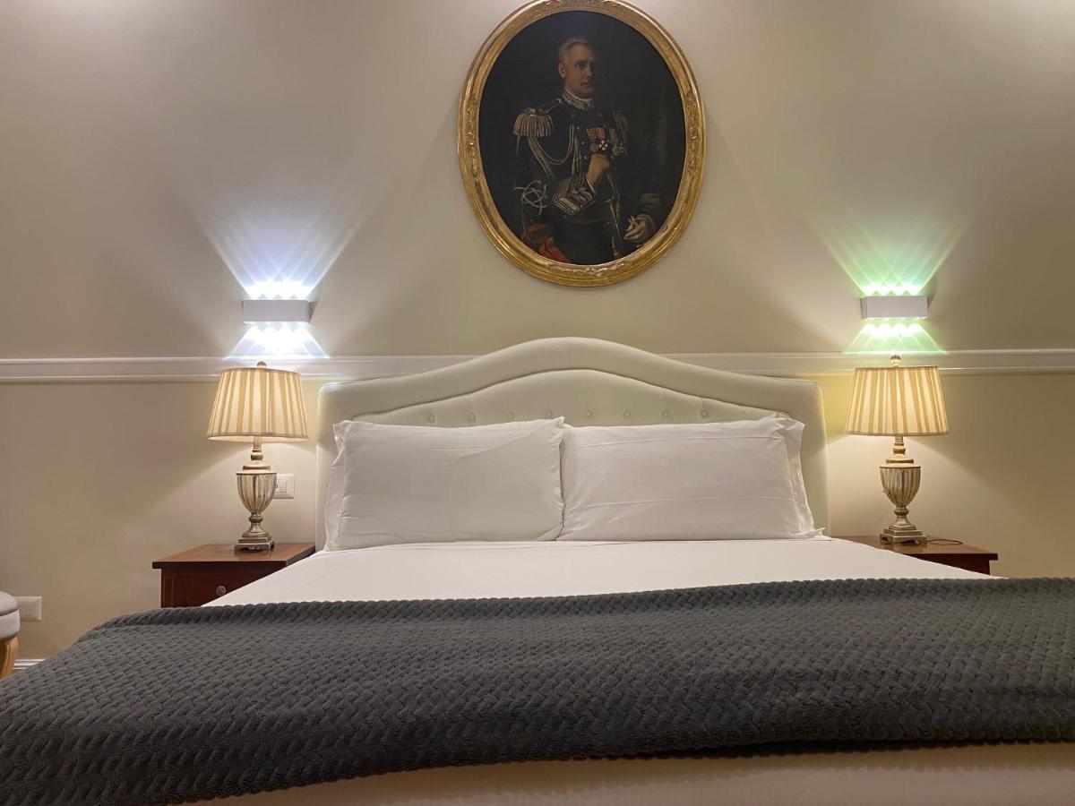 Quintuple Room