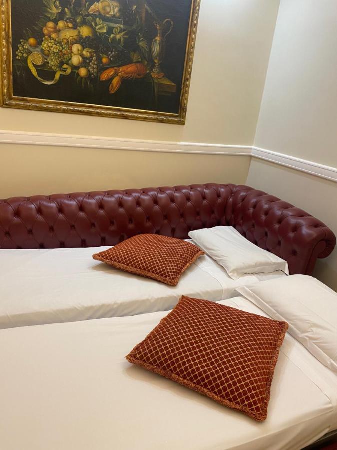 Quintuple Room