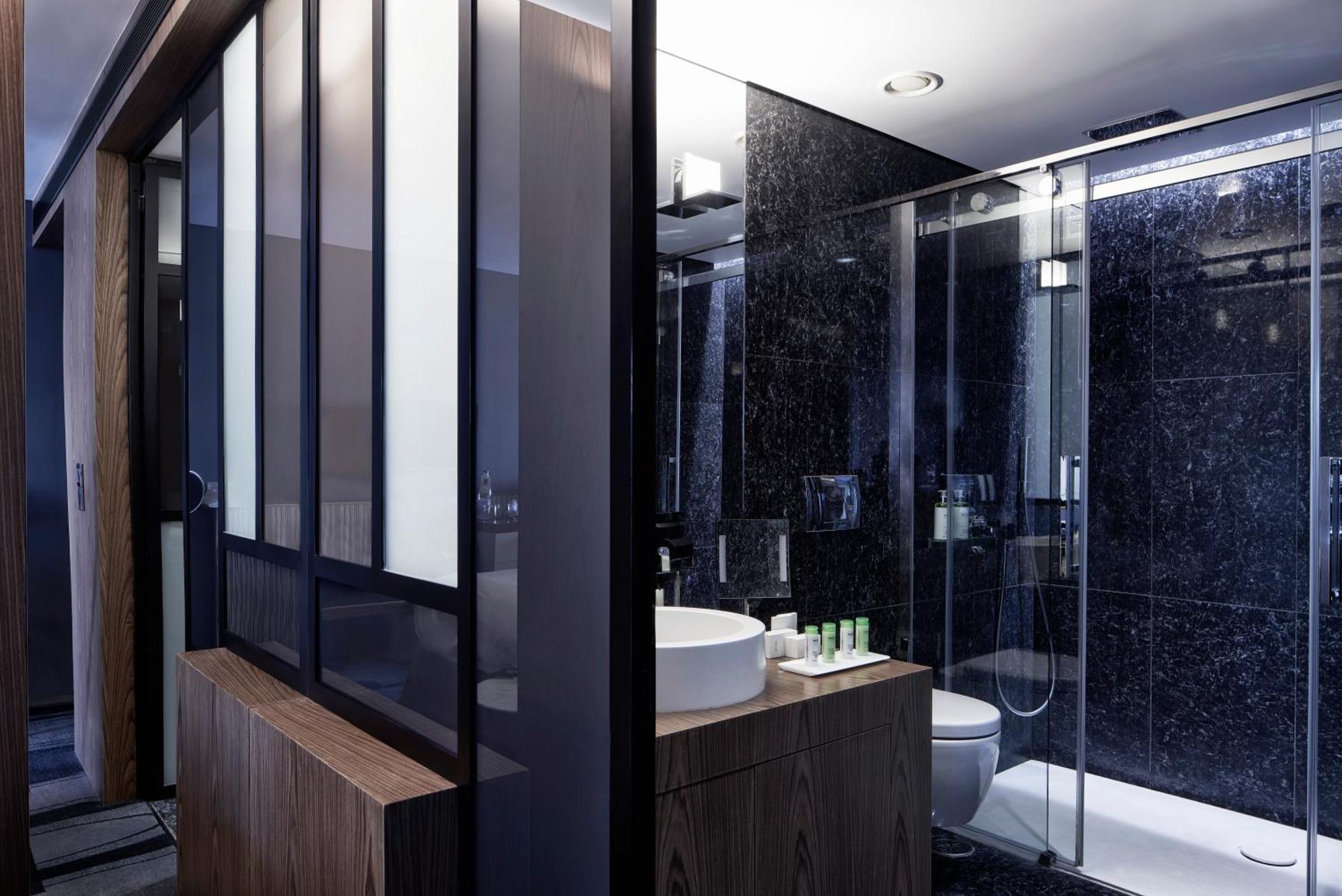 Superior Deluxe Suite