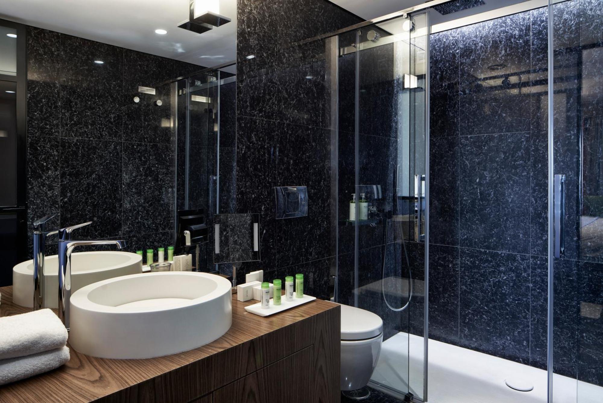 Superior Deluxe Suite