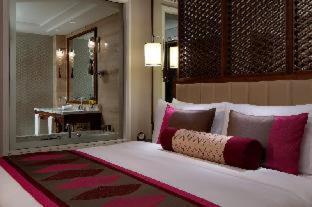 Luxury King Room City View Staycation on F&B spa & laundry early check & late check-out