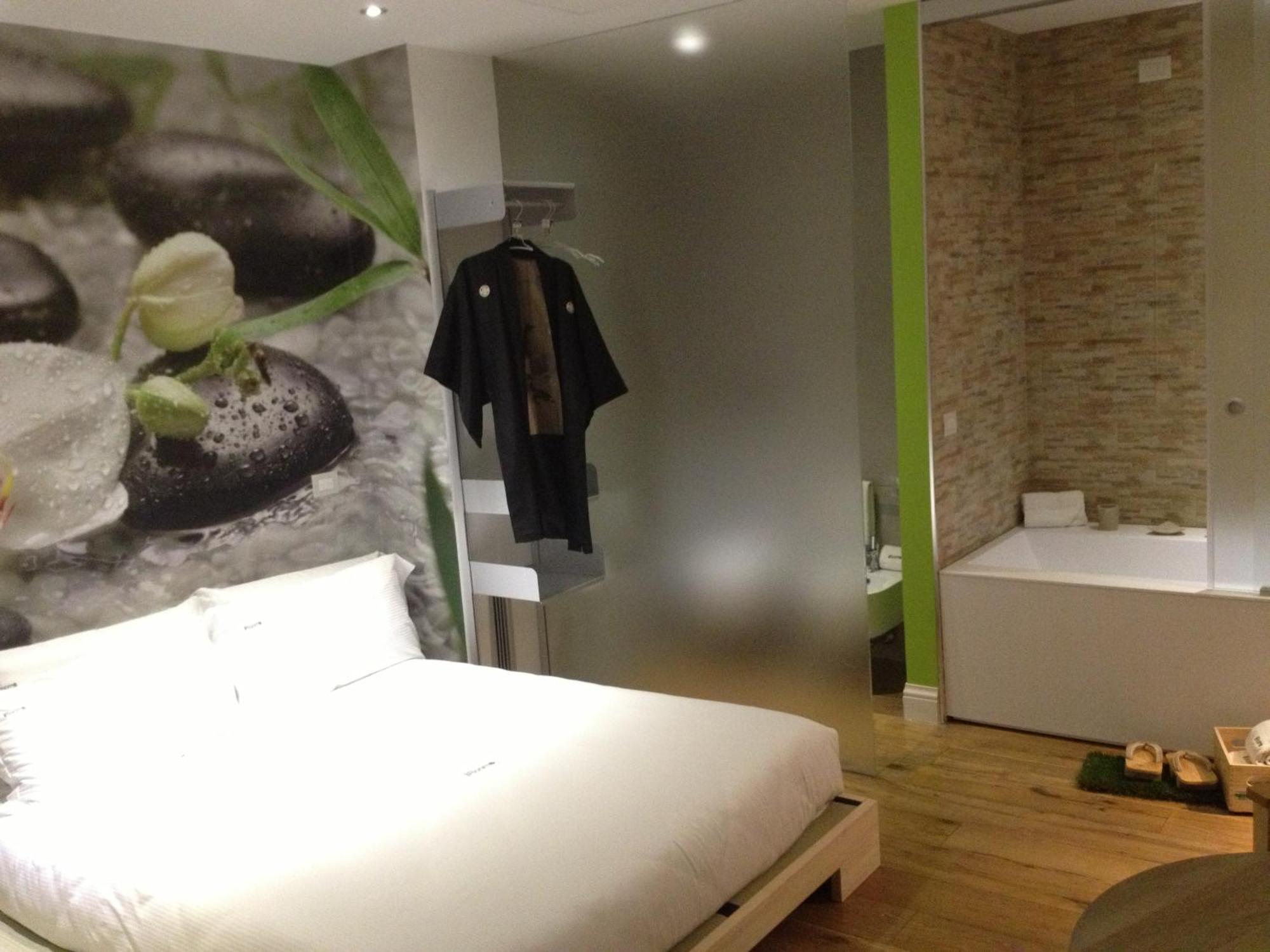 Superior Double Room Hot Tub