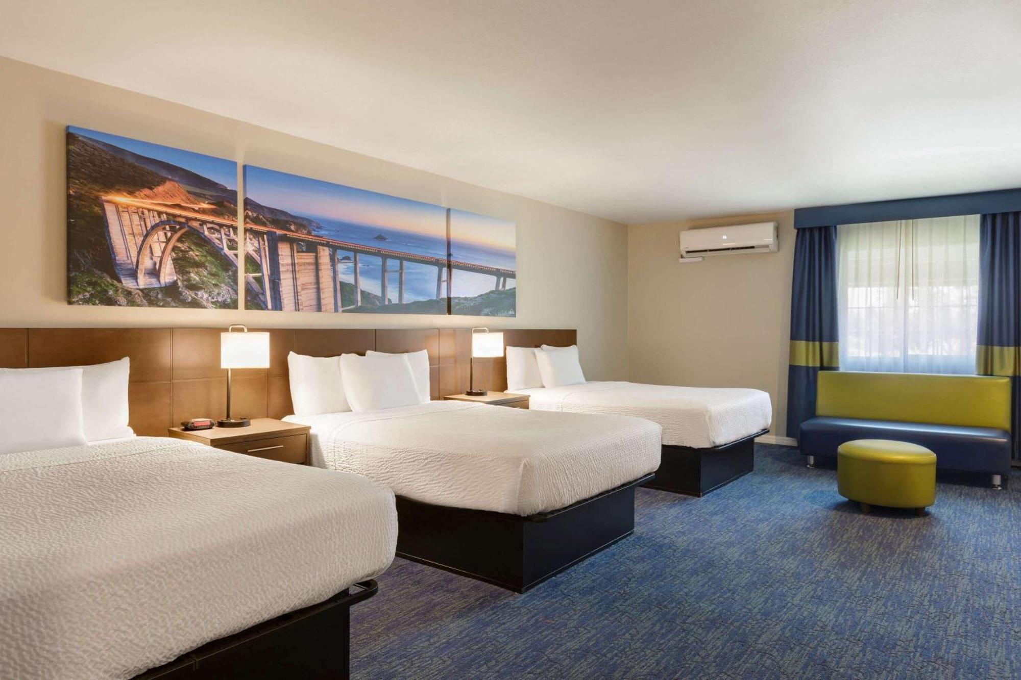 Studio Suite Three Queen Beds Non-Smoking