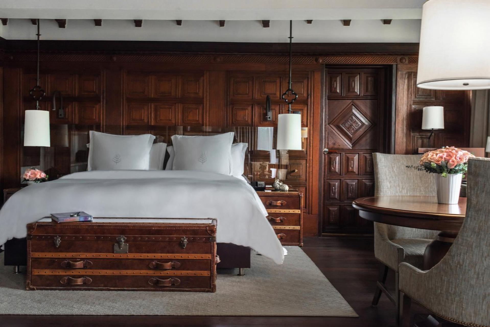 Colonial One-Bedroom Suite