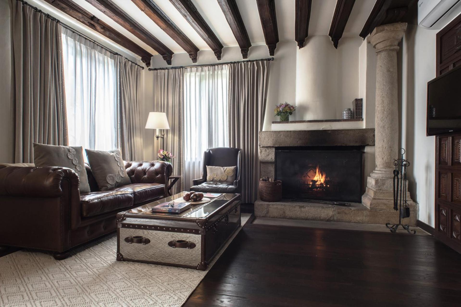 Colonial One-Bedroom Suite
