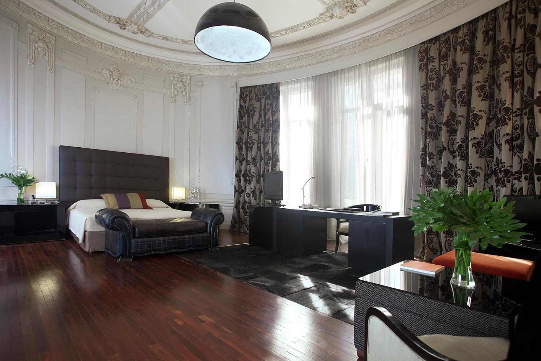 Corner Double Room