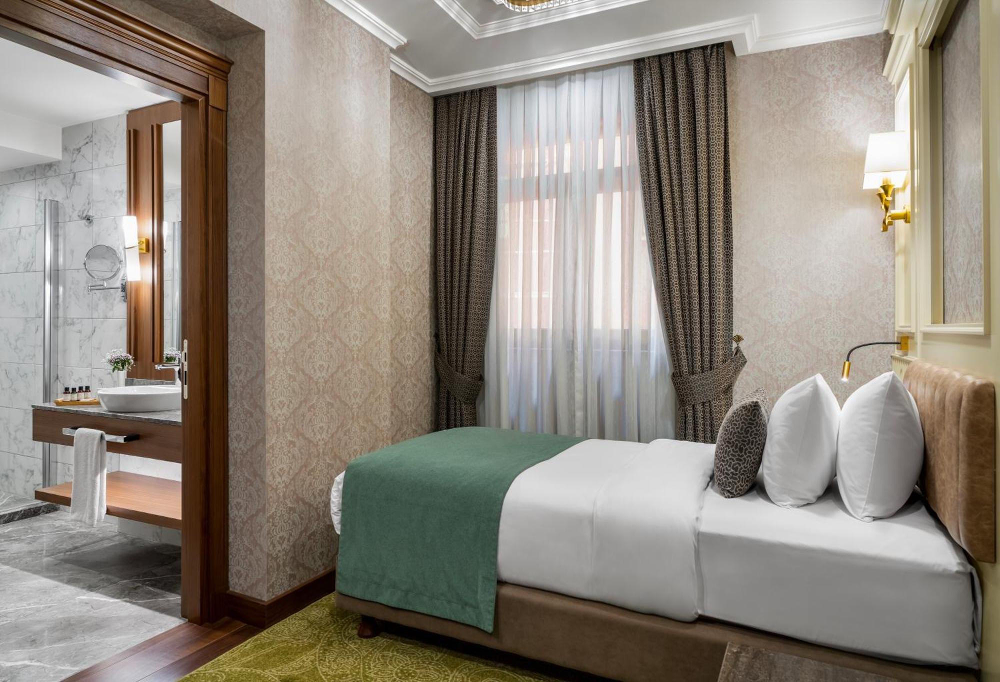 Deluxe Single Room