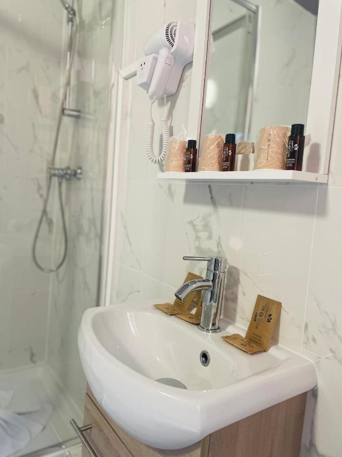 Single Room with Shared Toilet