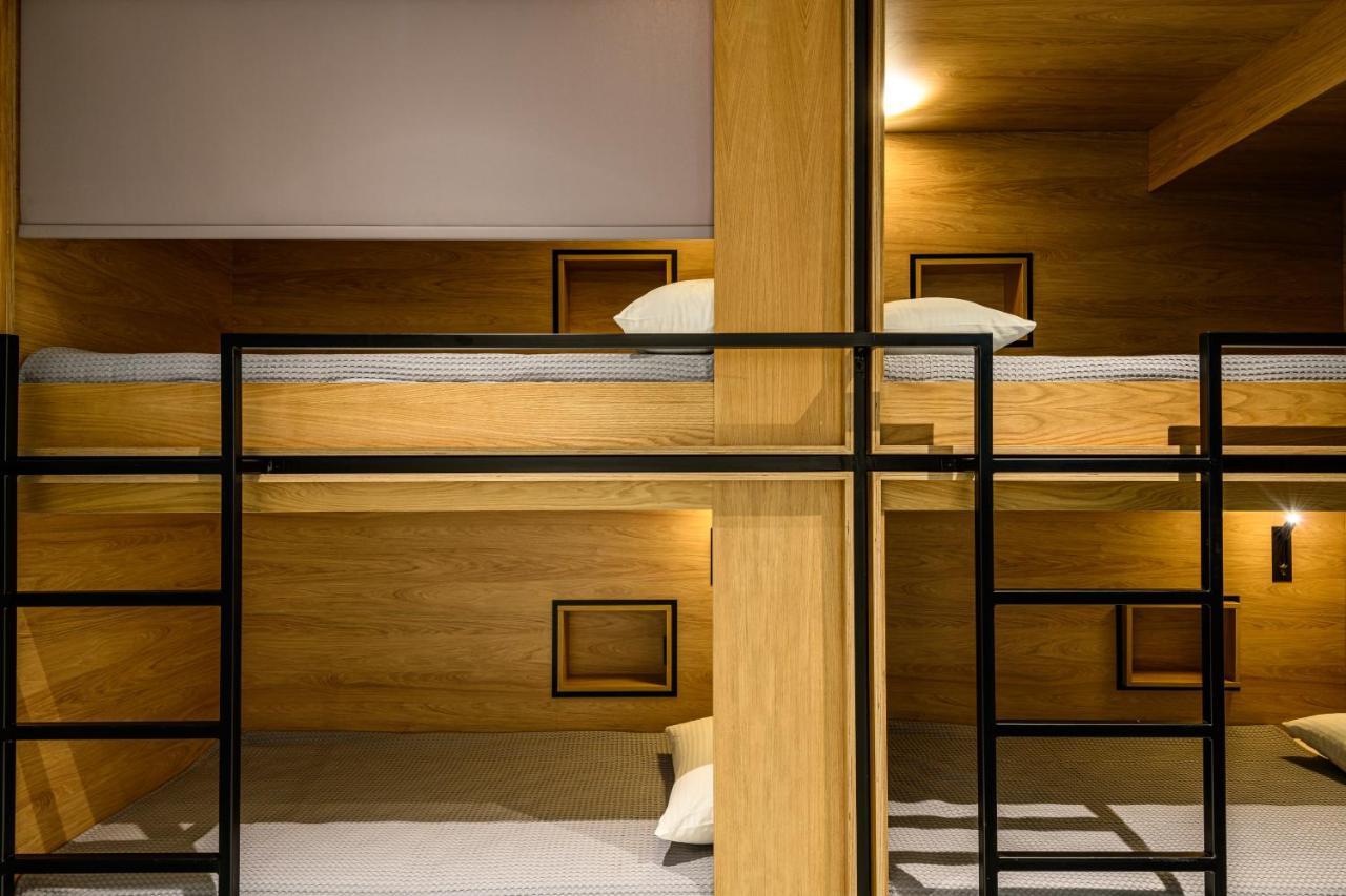 Single Bed 4-Bed Mixed Dormitory Room
