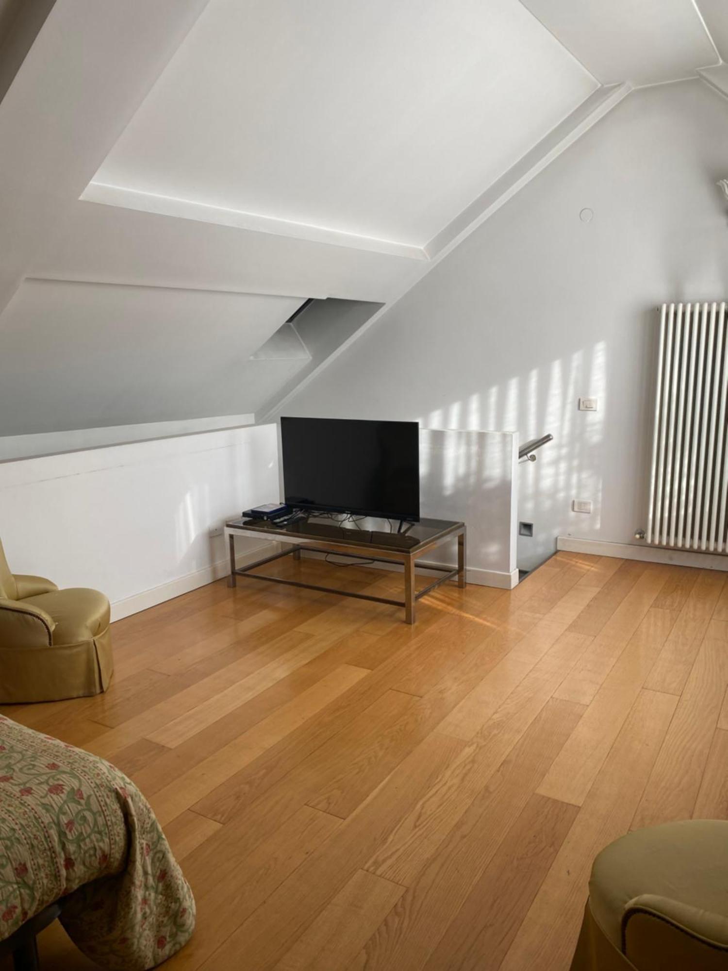 One-Bedroom Apartment Three Levels