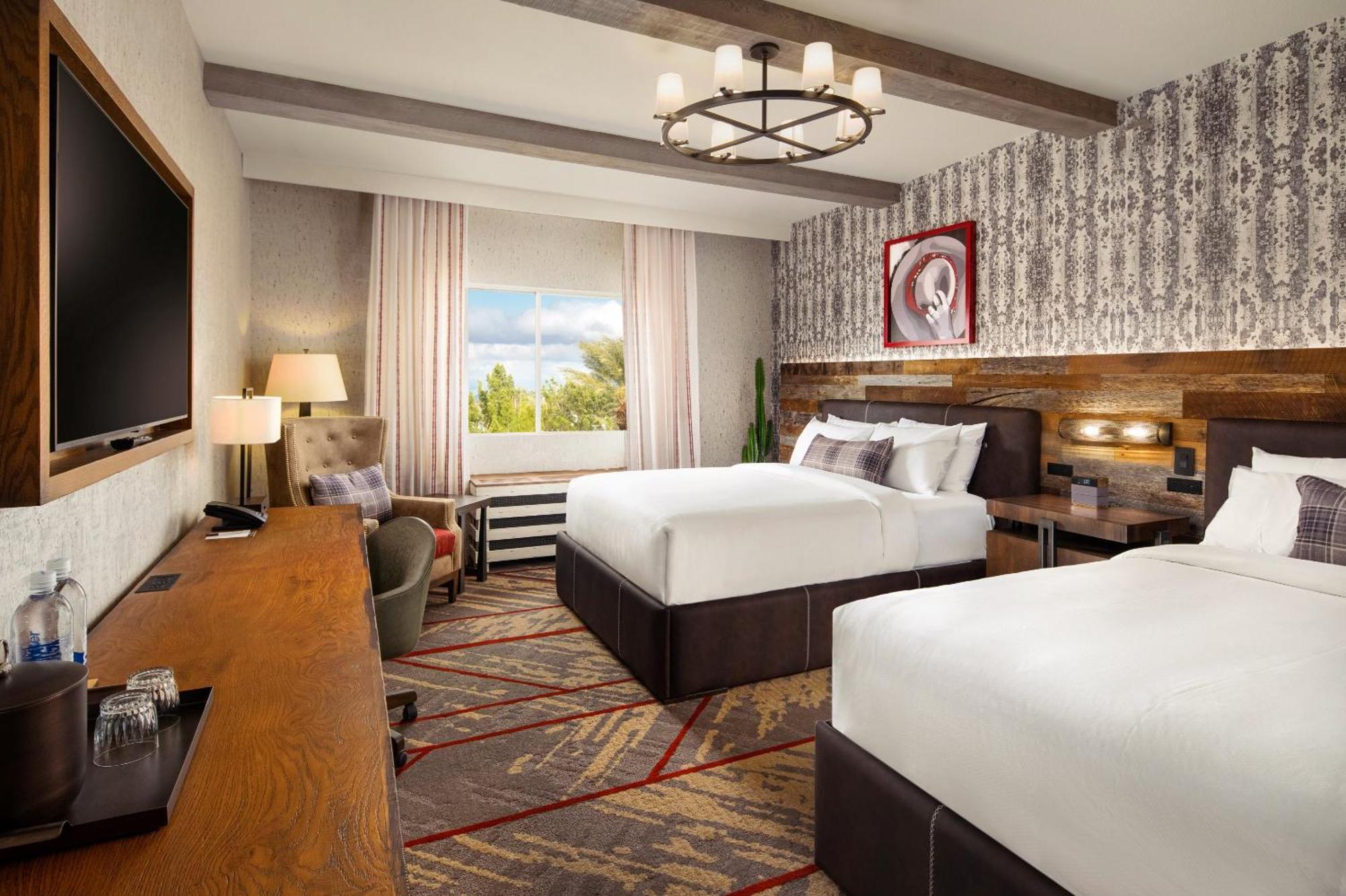 Lodge 2 Queen Beds