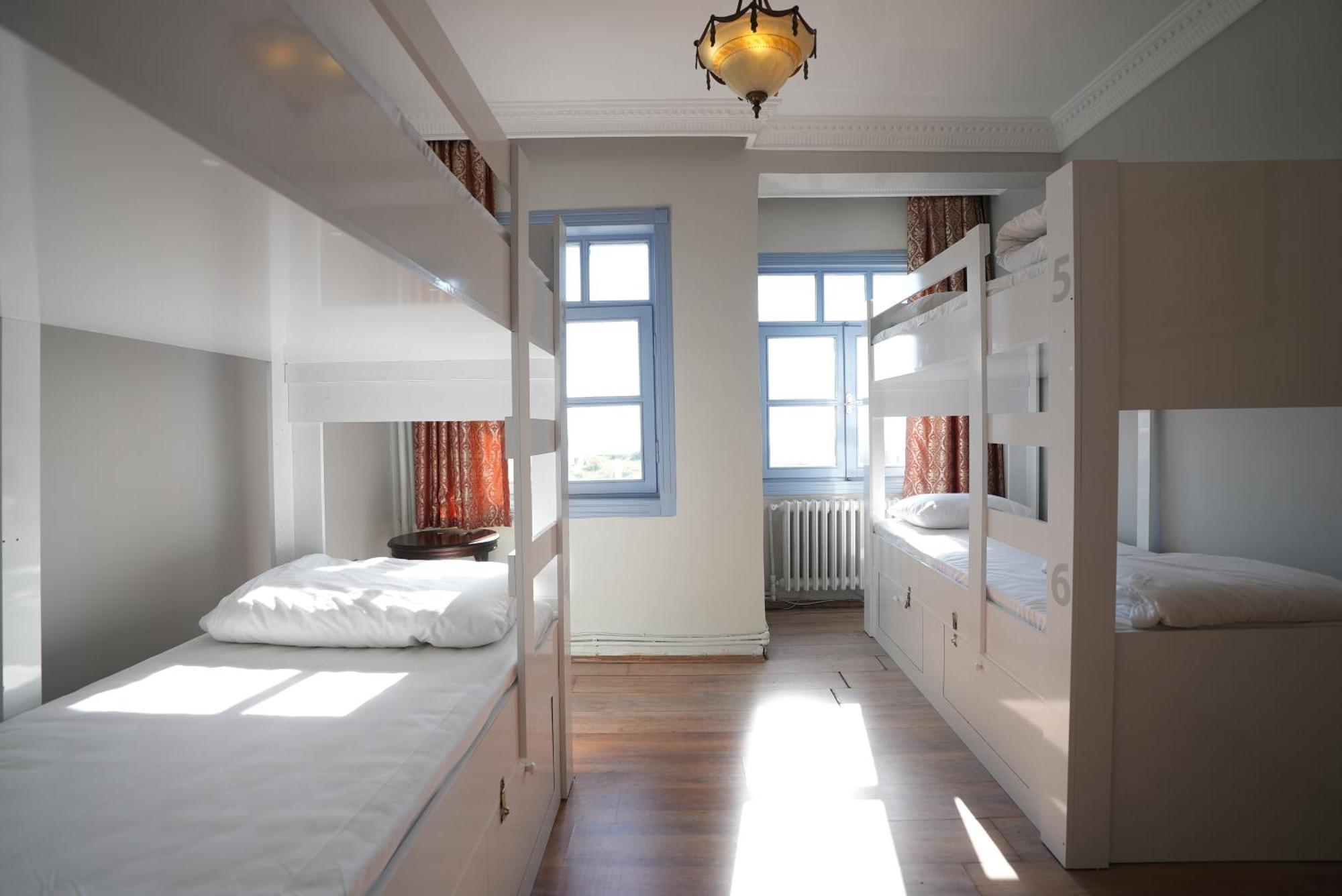 Bed in 6-Bed Mixed Dormitory Room