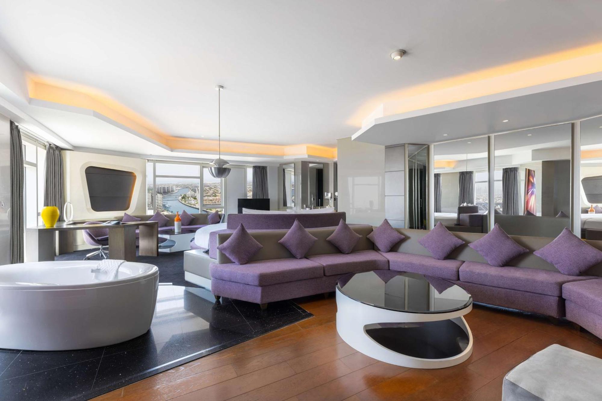 Round Bed Valor Suite