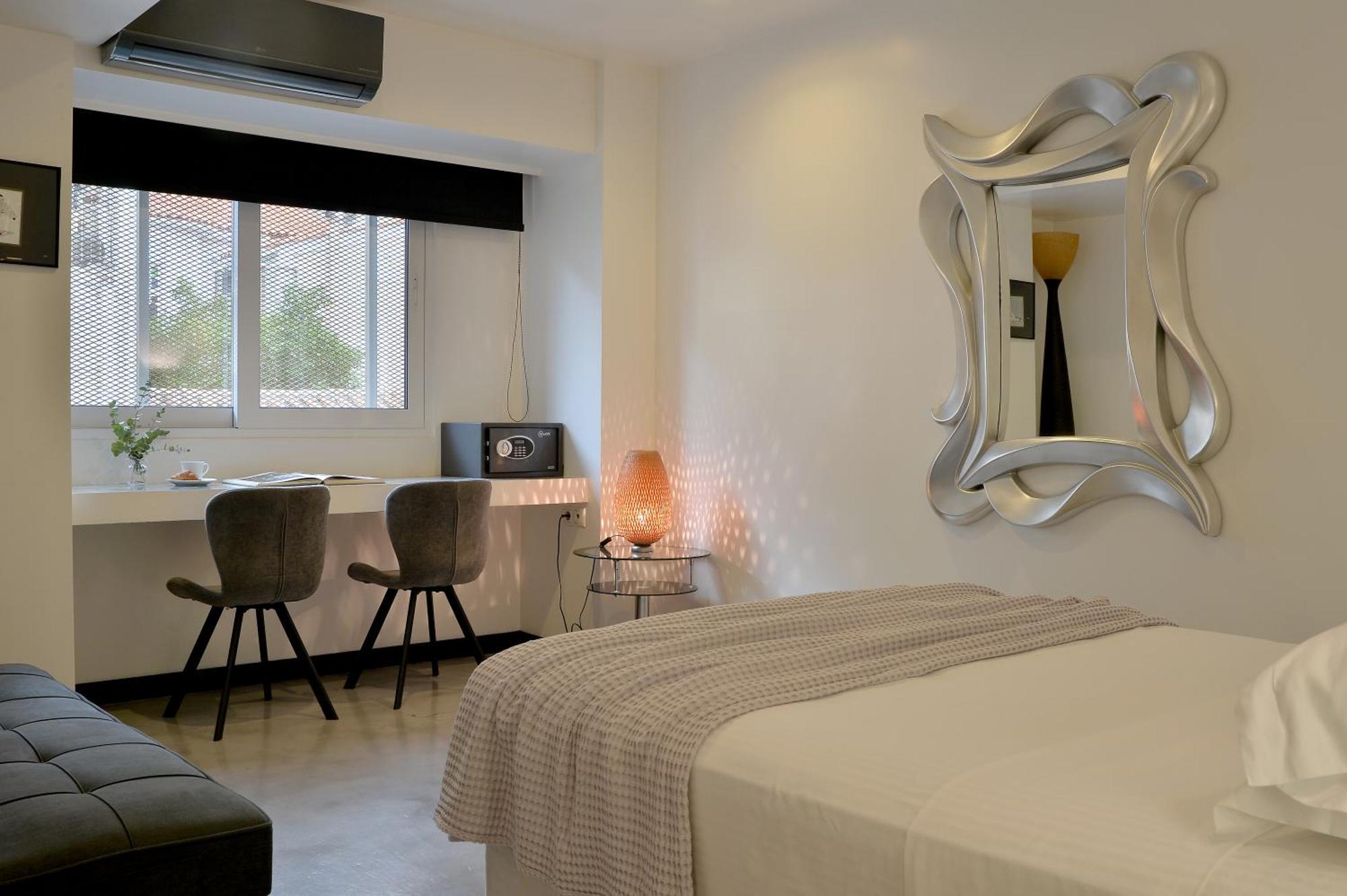 Deluxe Queen Room