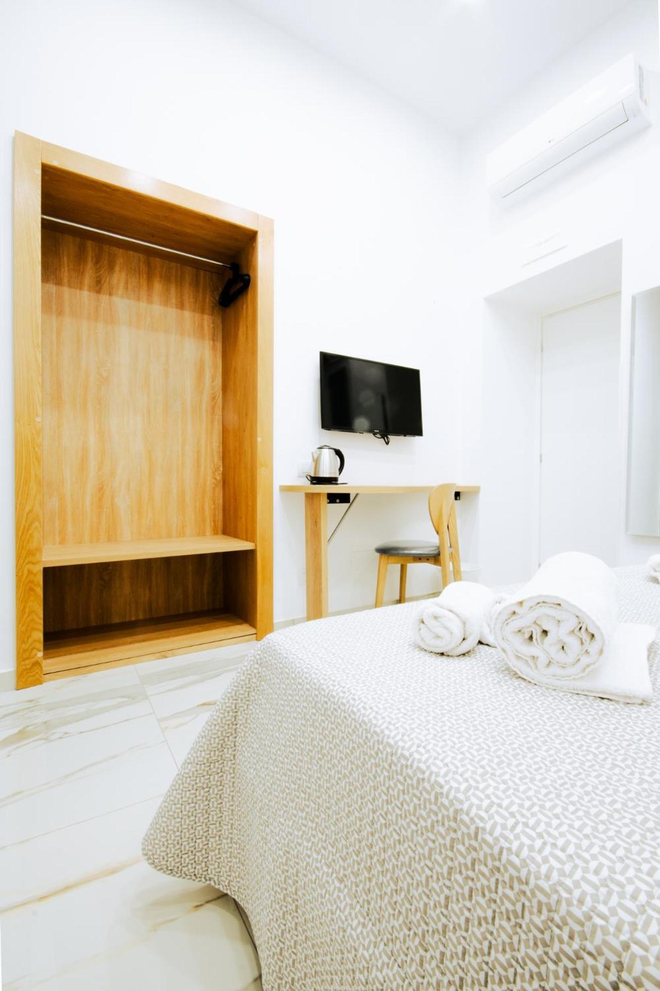 Double Room Private Bathroom