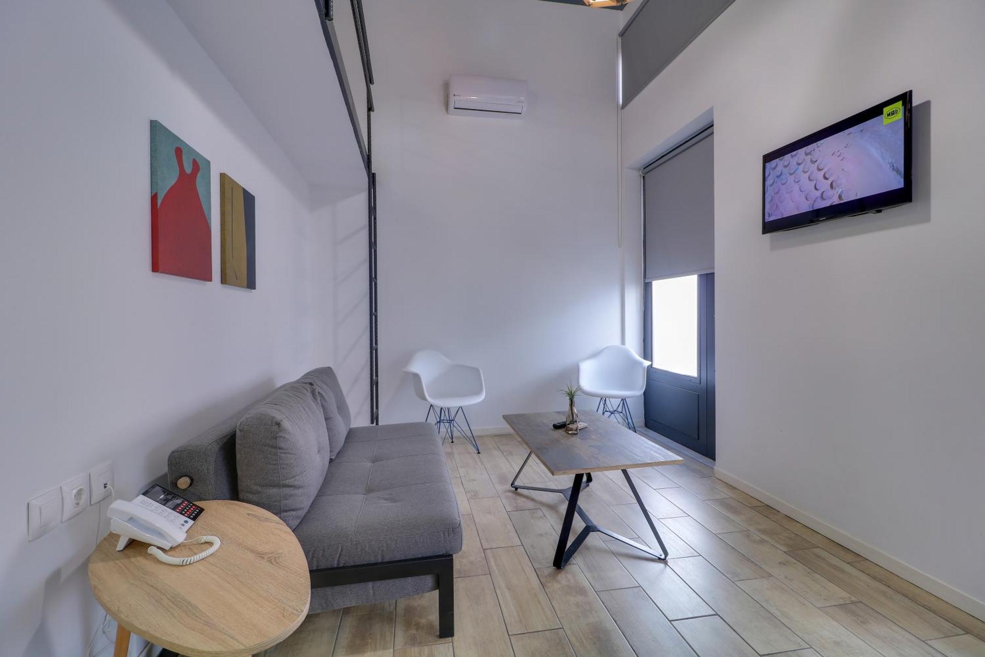 Street Level Superior Loft
