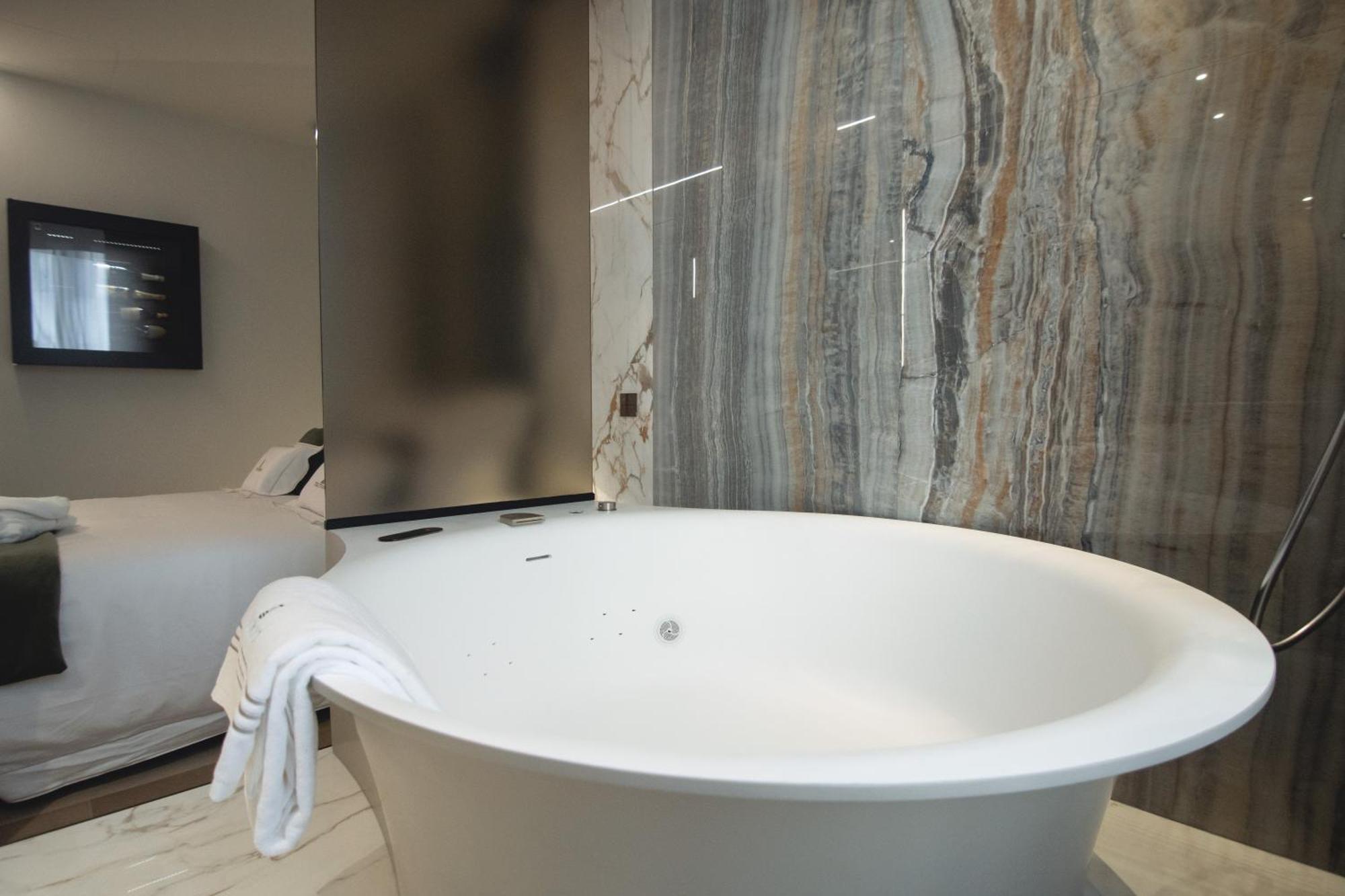 Double Room Spa Bath