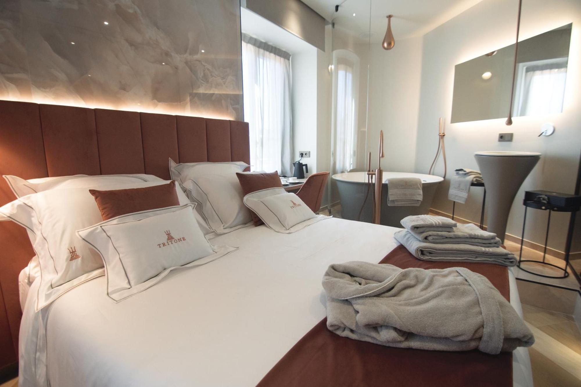 Deluxe Double Room Bath