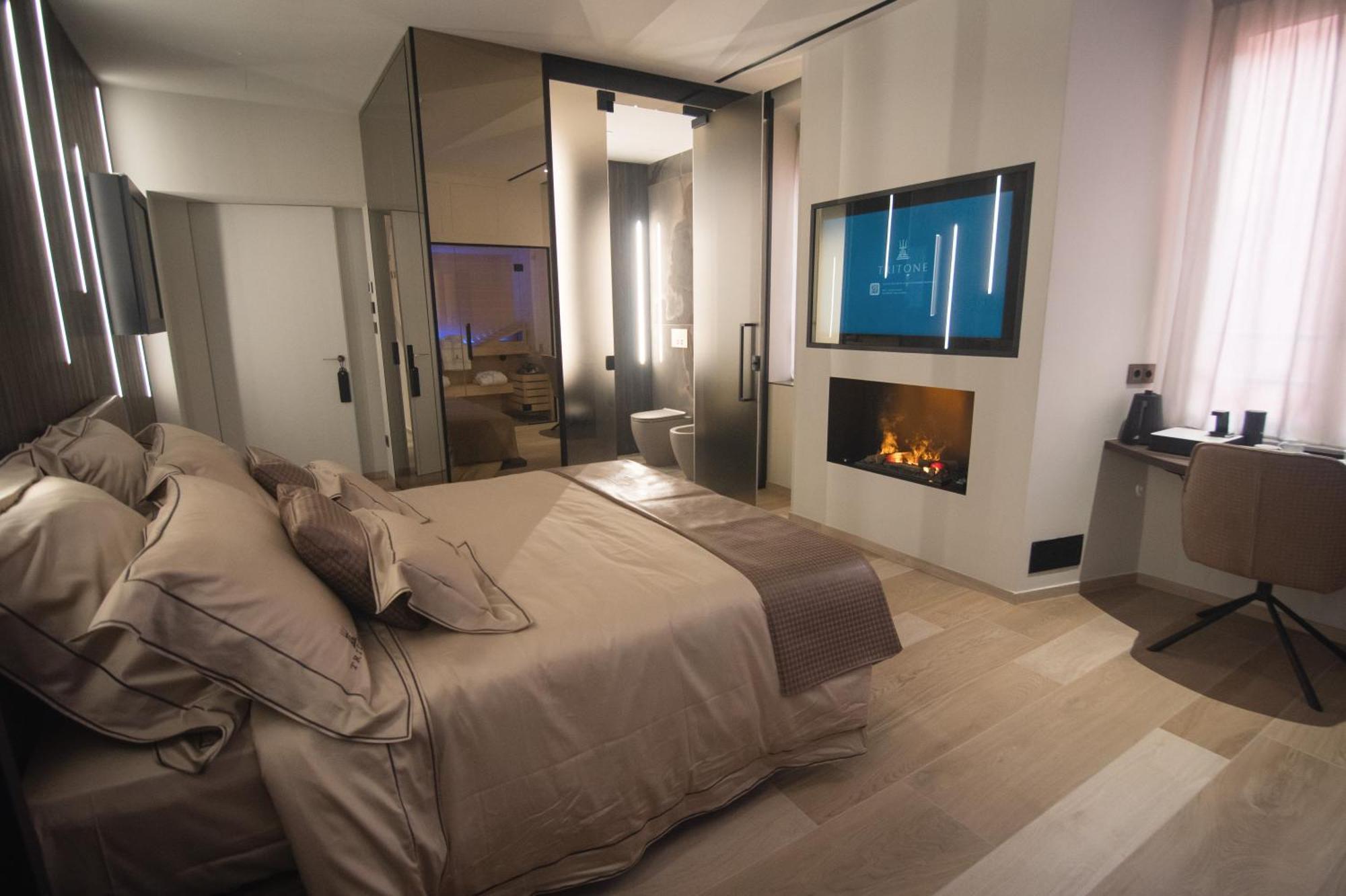 Deluxe King Room