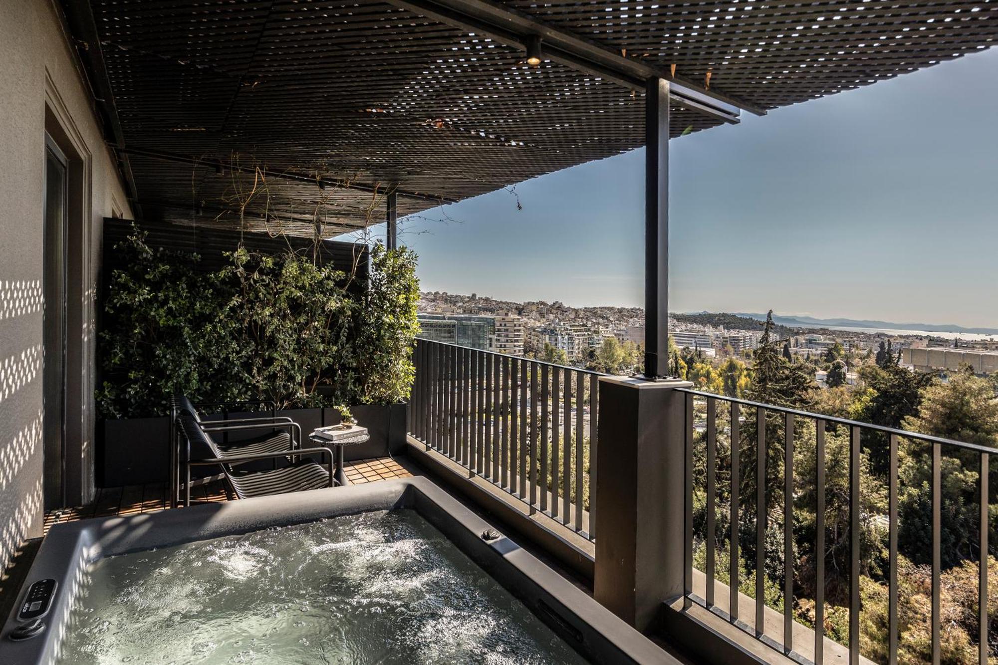 Xlarge Acropolis view Hot Tub