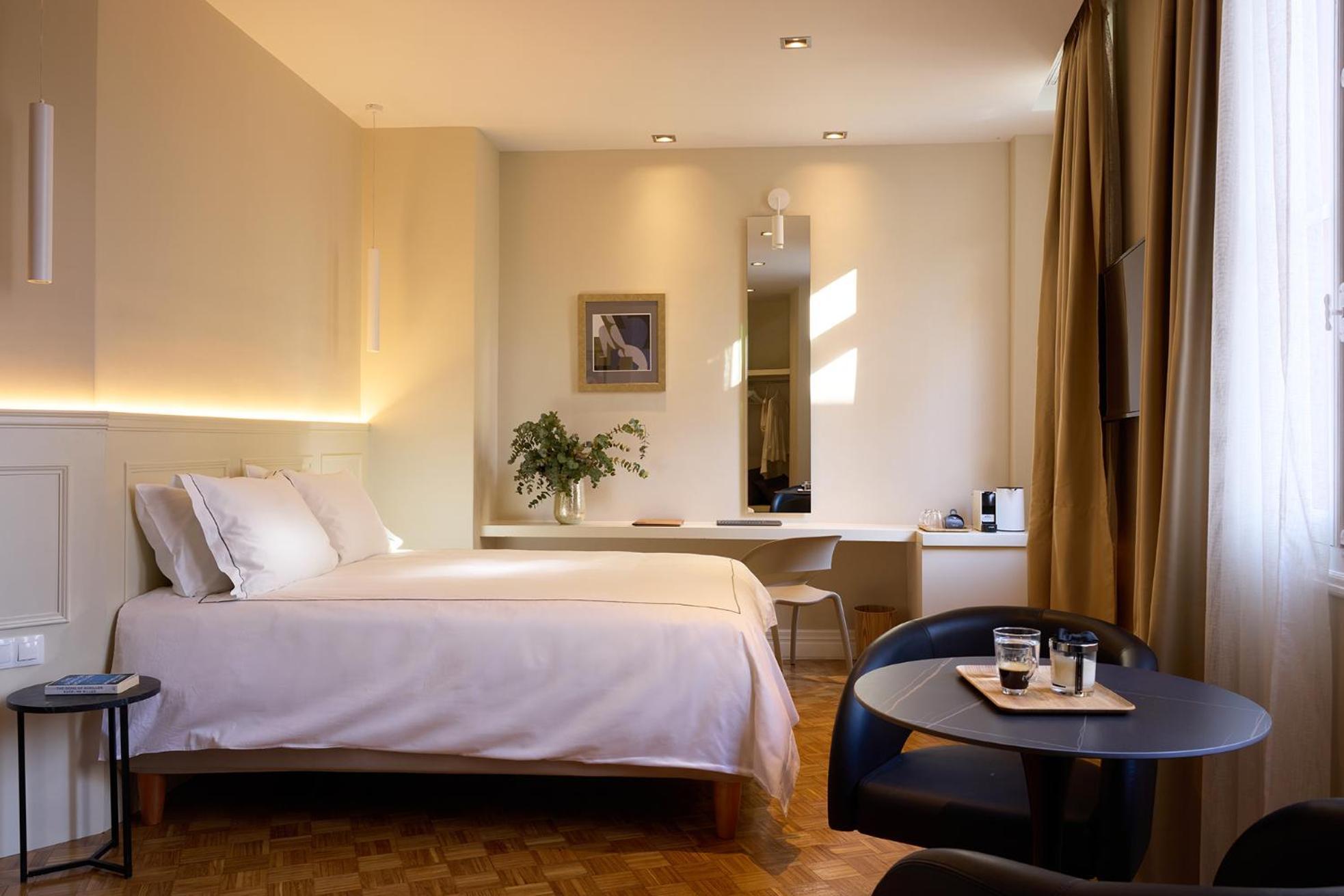 Deluxe Triple Suite City View
