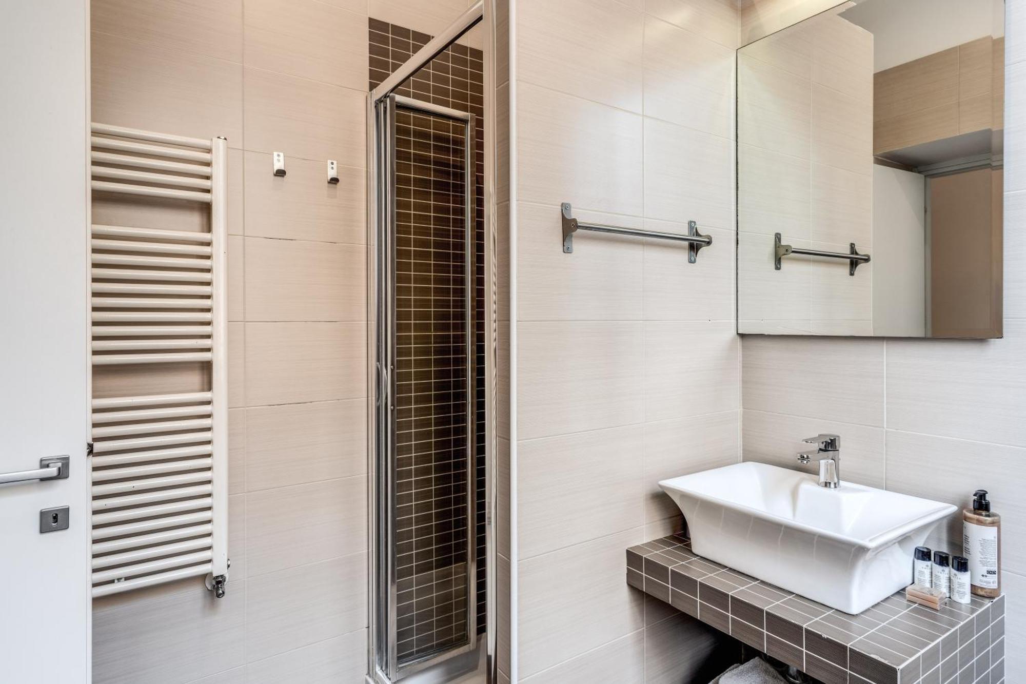 Deluxe Triple Room City View