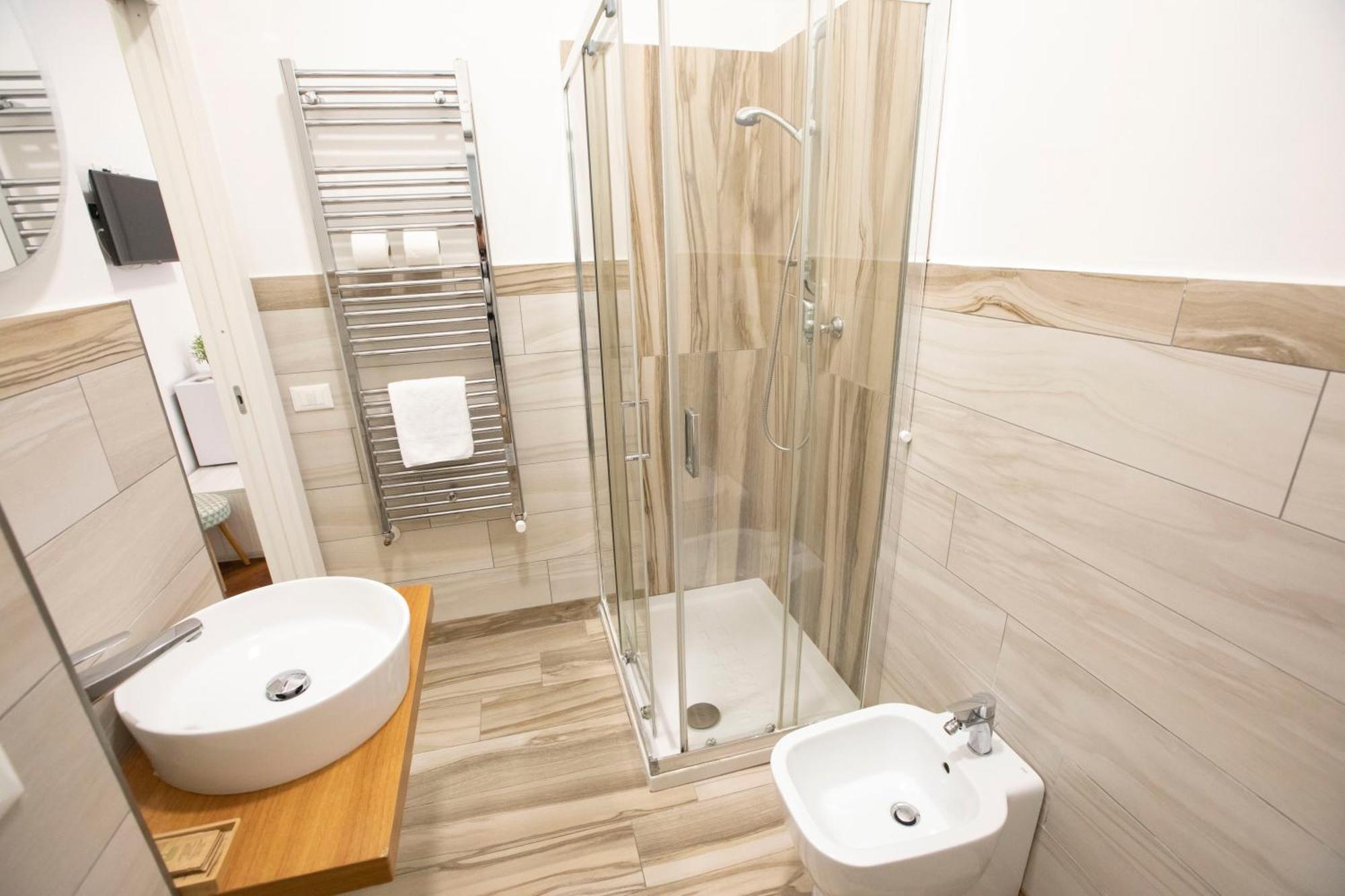 Double or Twin Room Private Bathroom