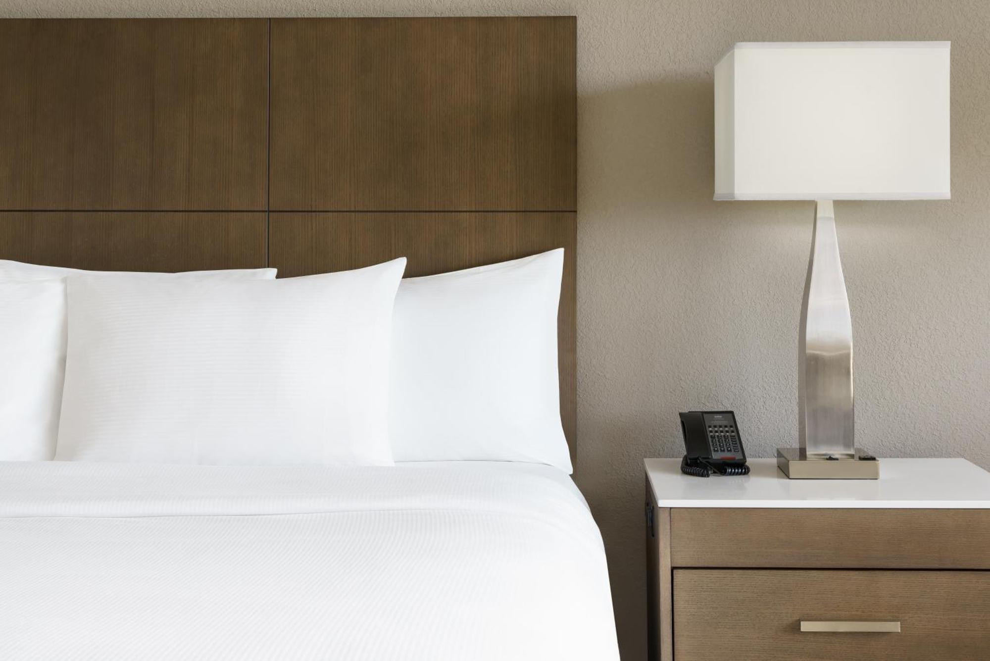 King Room with King Bed - Non-Smoking