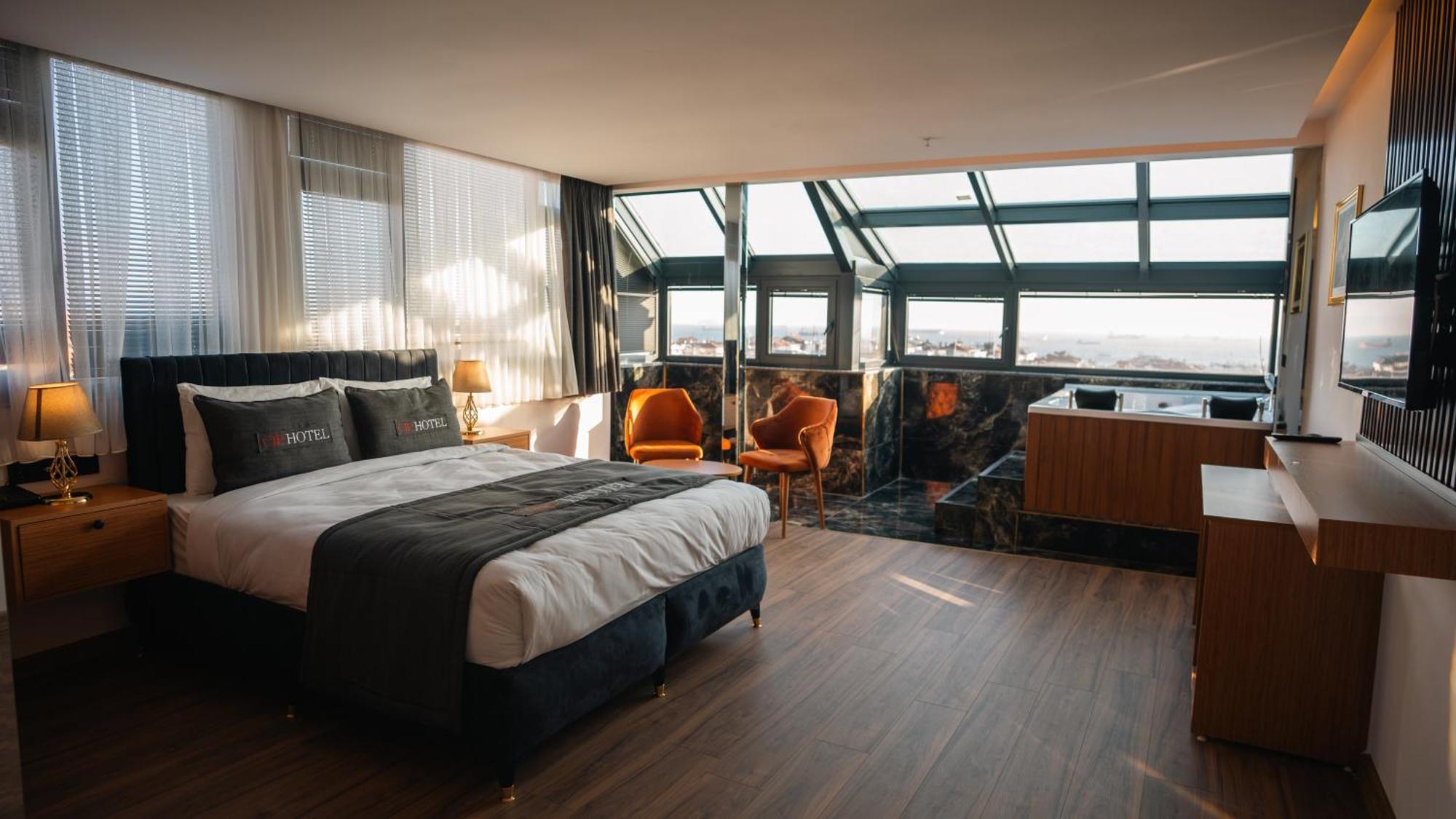 Suite with Hot Tub