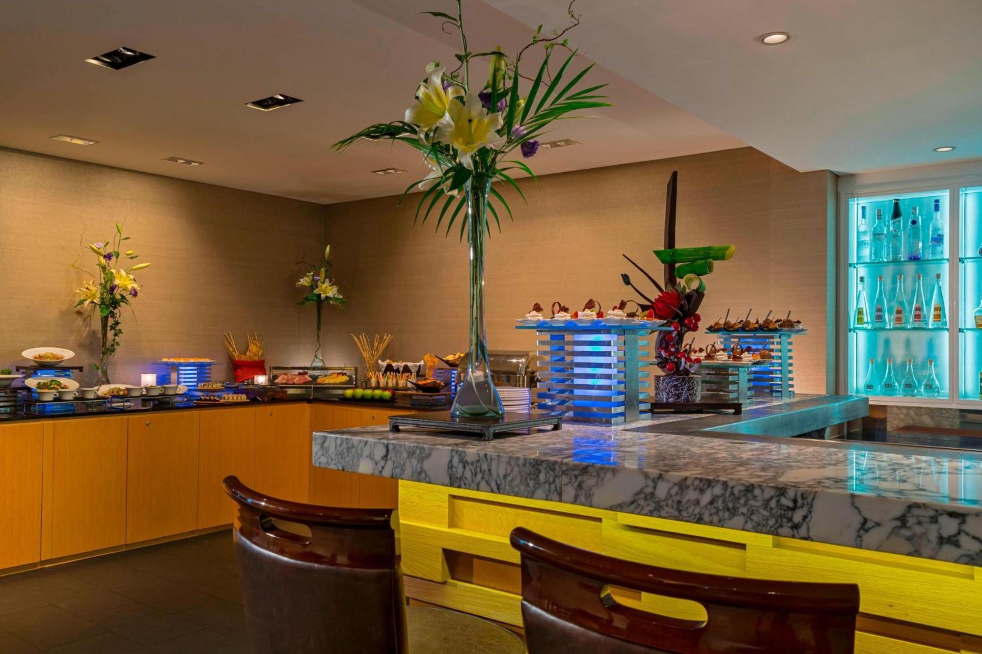 Presidential Suite Club Lounge Access Presidential Suite 1 King High Floor