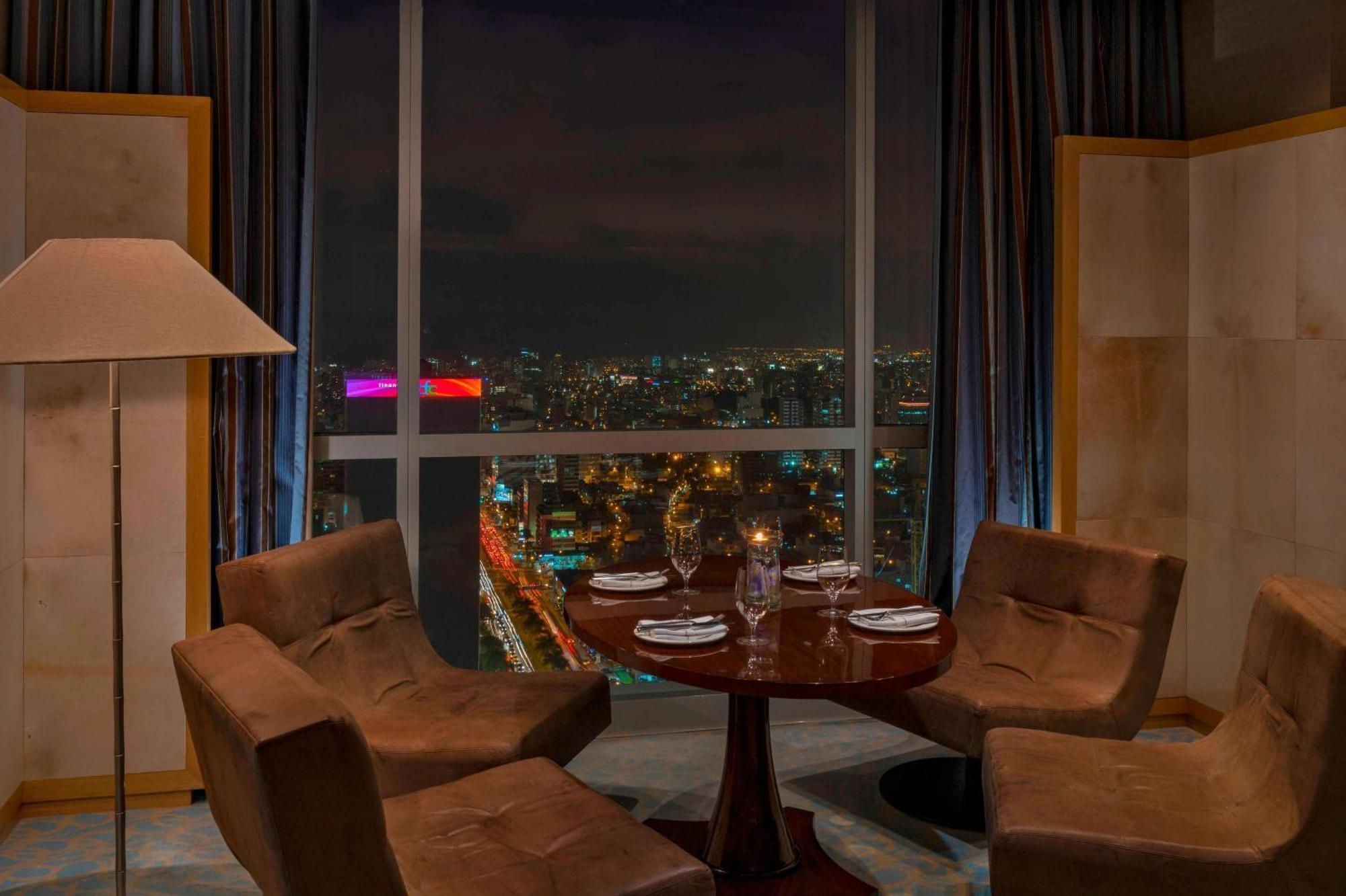 Presidential Suite Club Lounge Access Presidential Suite 1 King High Floor