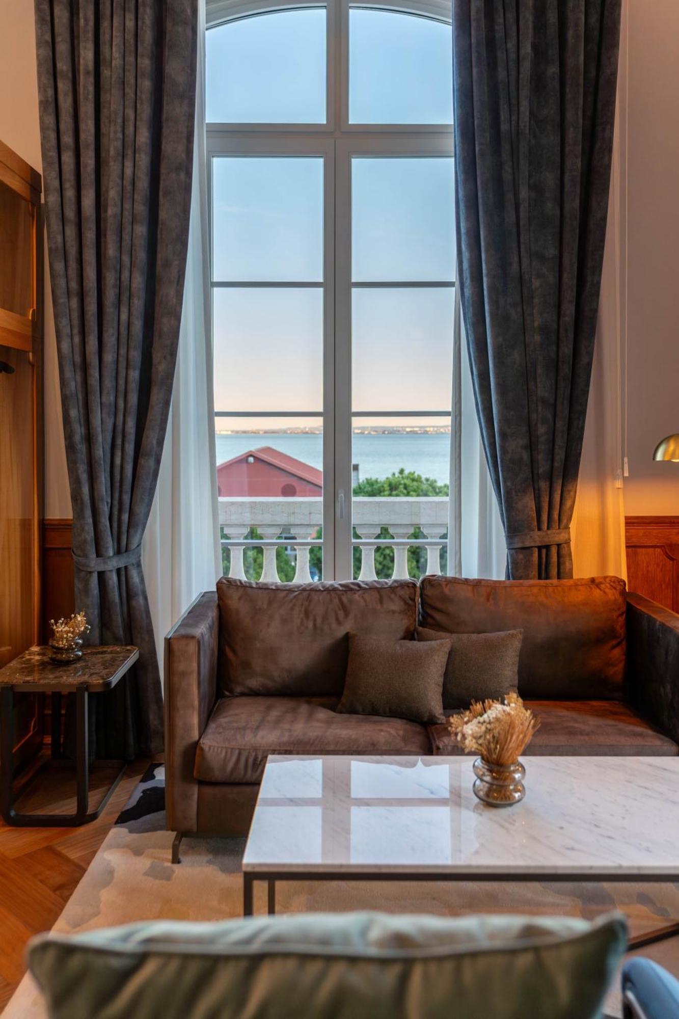 King Suite River View