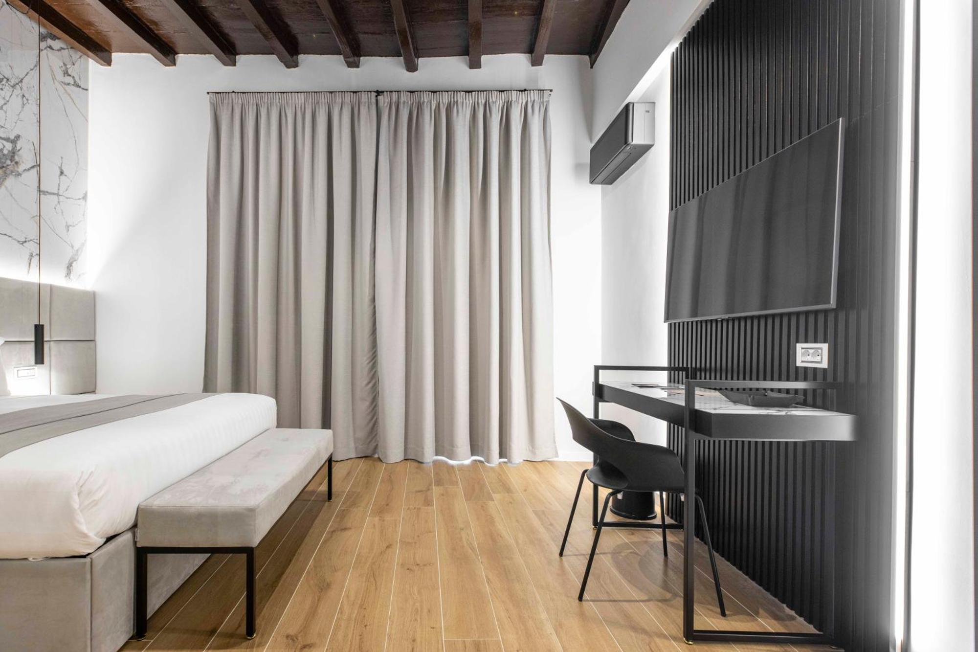 Deluxe Two-Bedroom Apartment