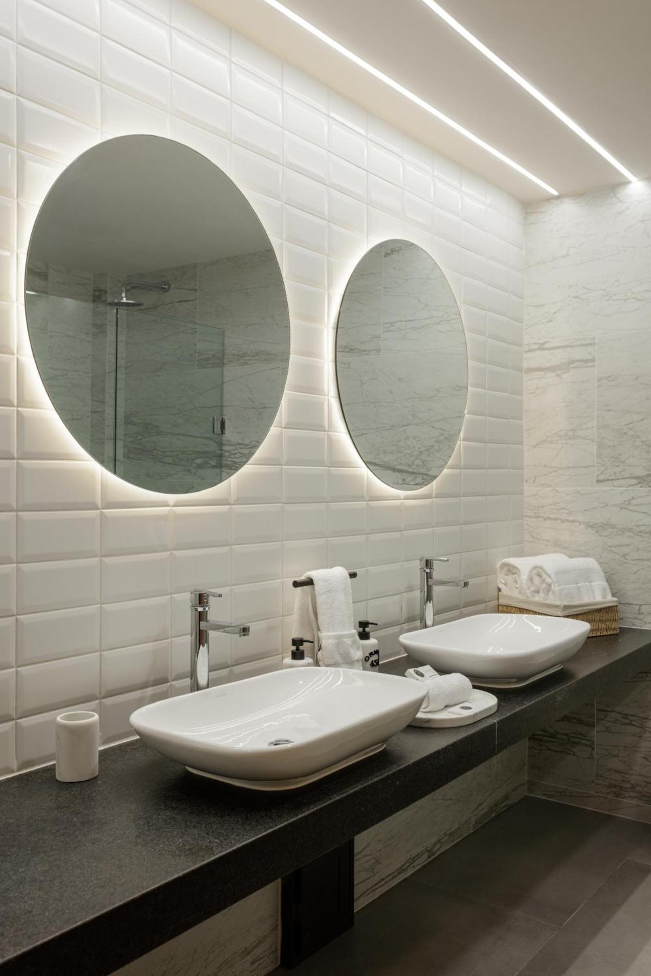 Deluxe Queen Suite