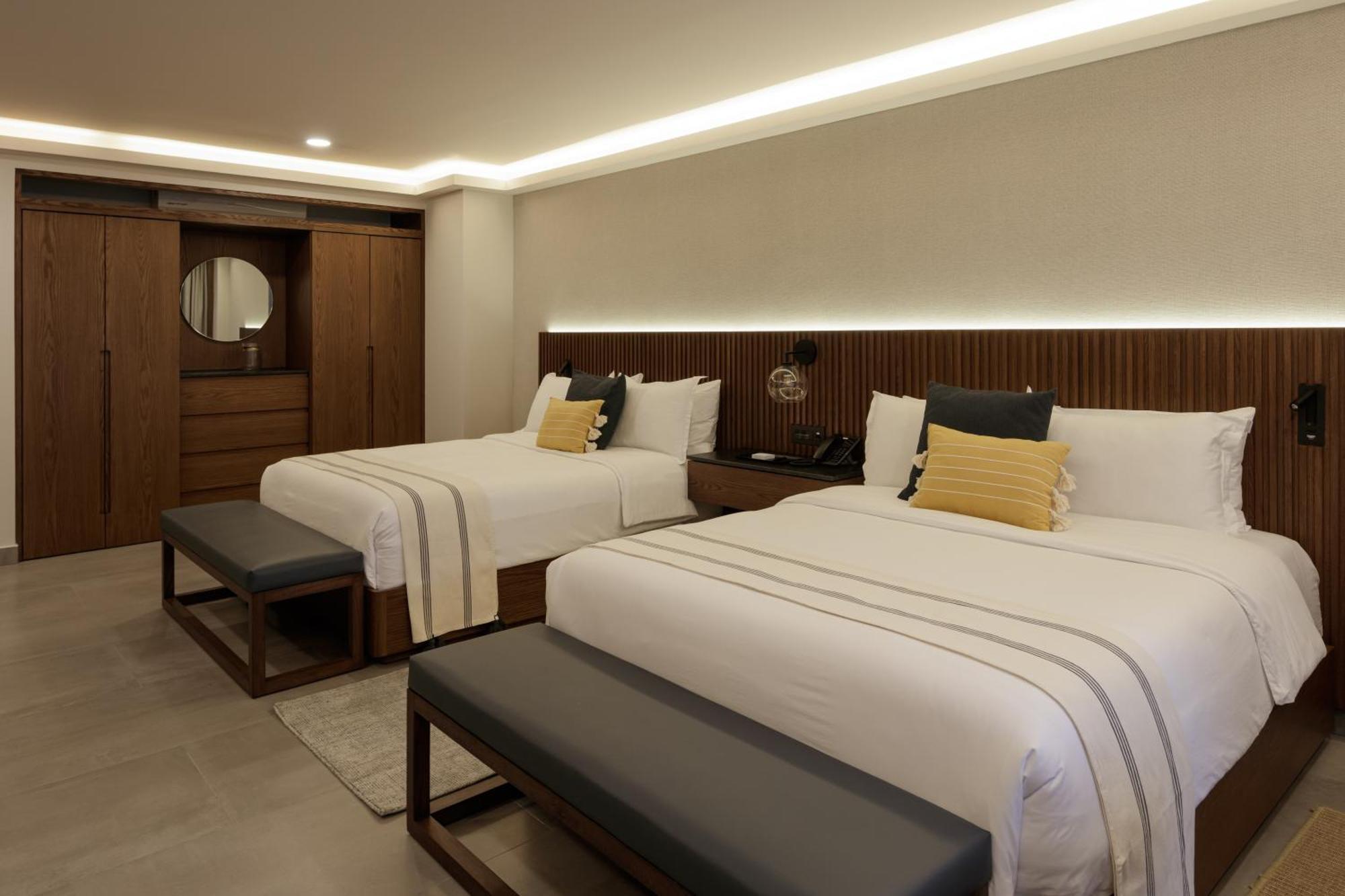 Deluxe Queen Suite