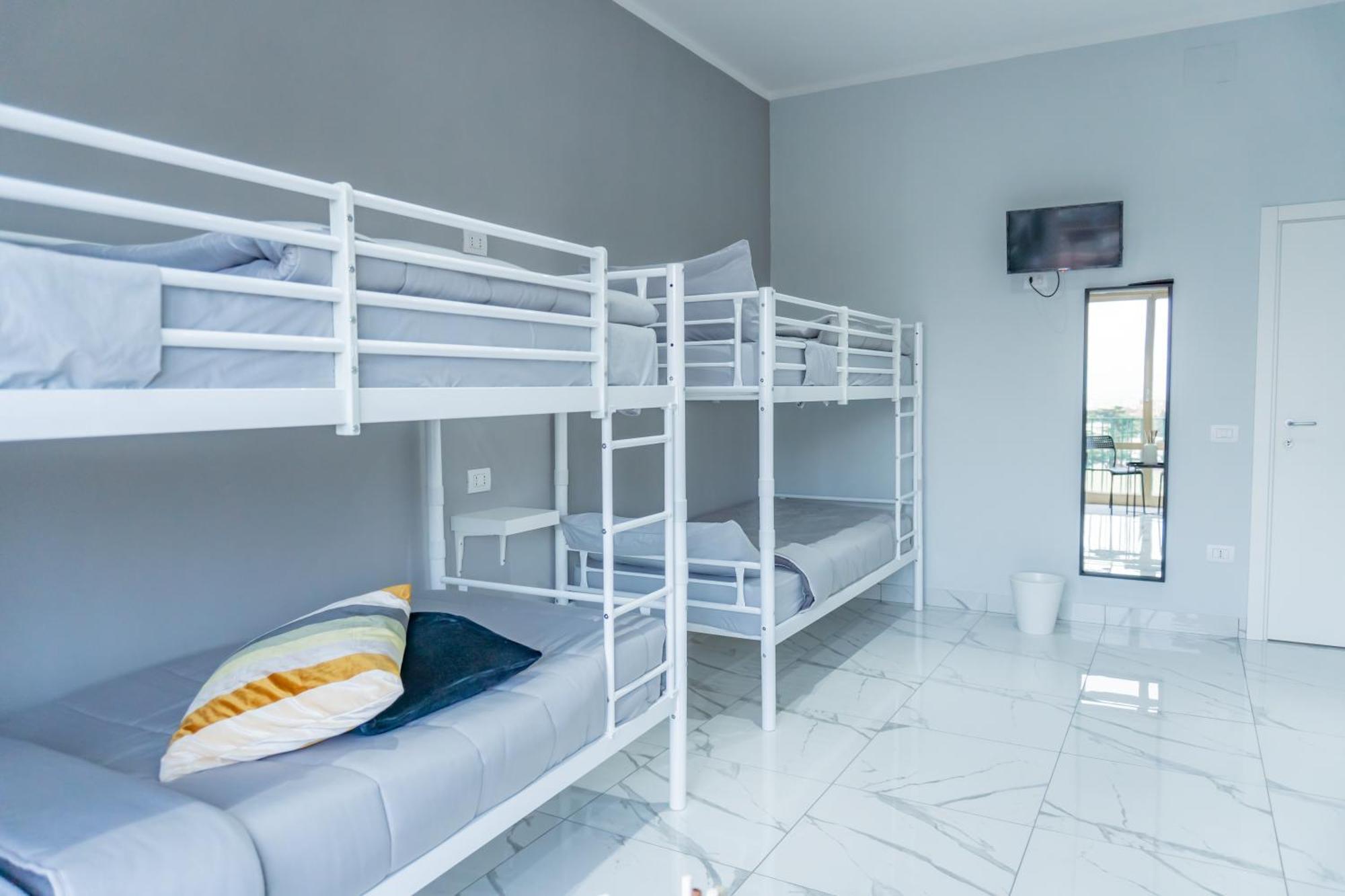 Bed 6-Bed Mixed Dormitory Room