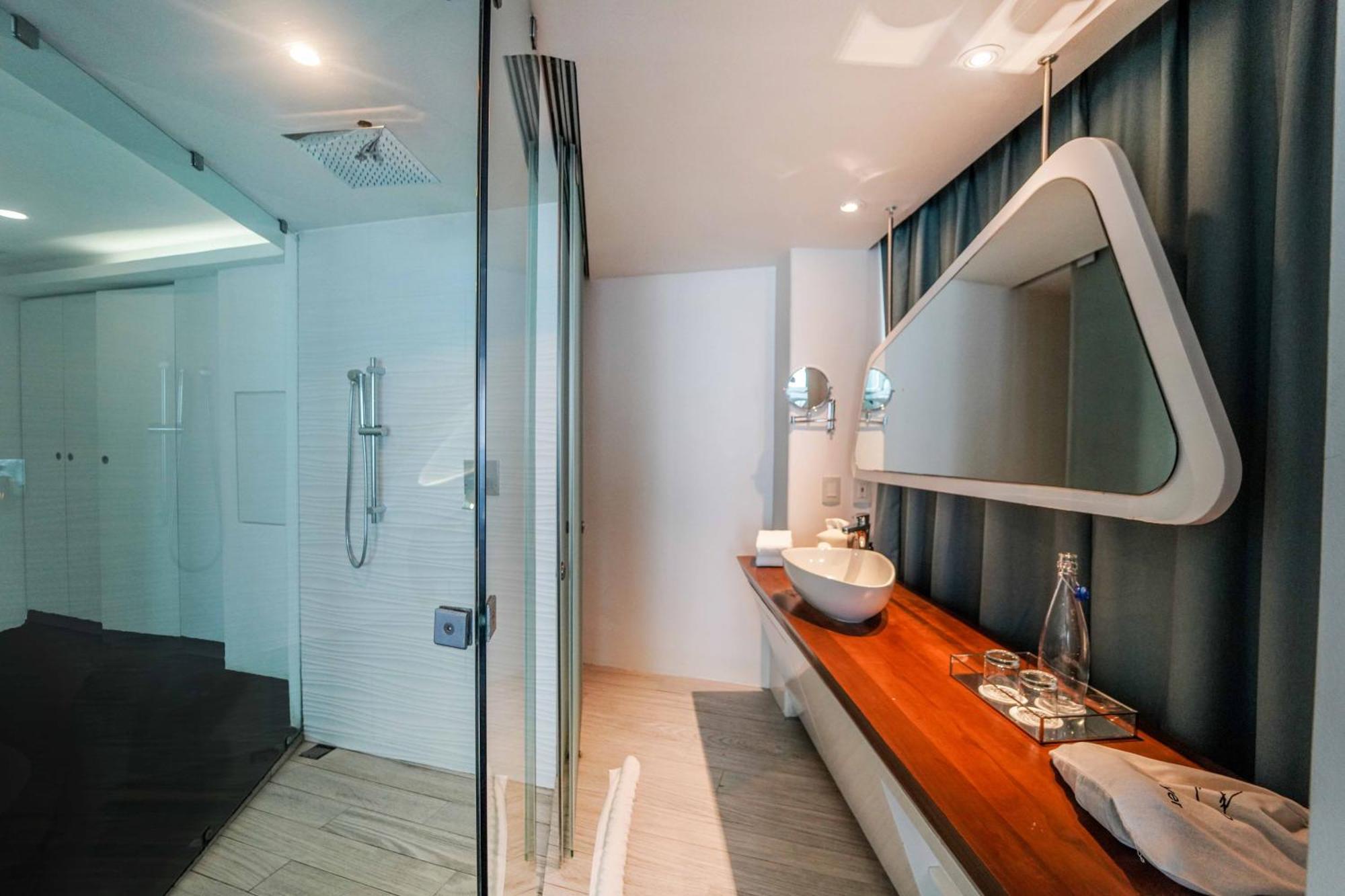 Ocean Front Suite