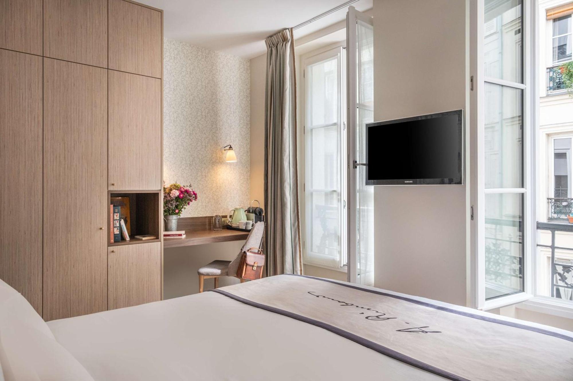 Deluxe King Room with Bath Tub - Non-Smoking